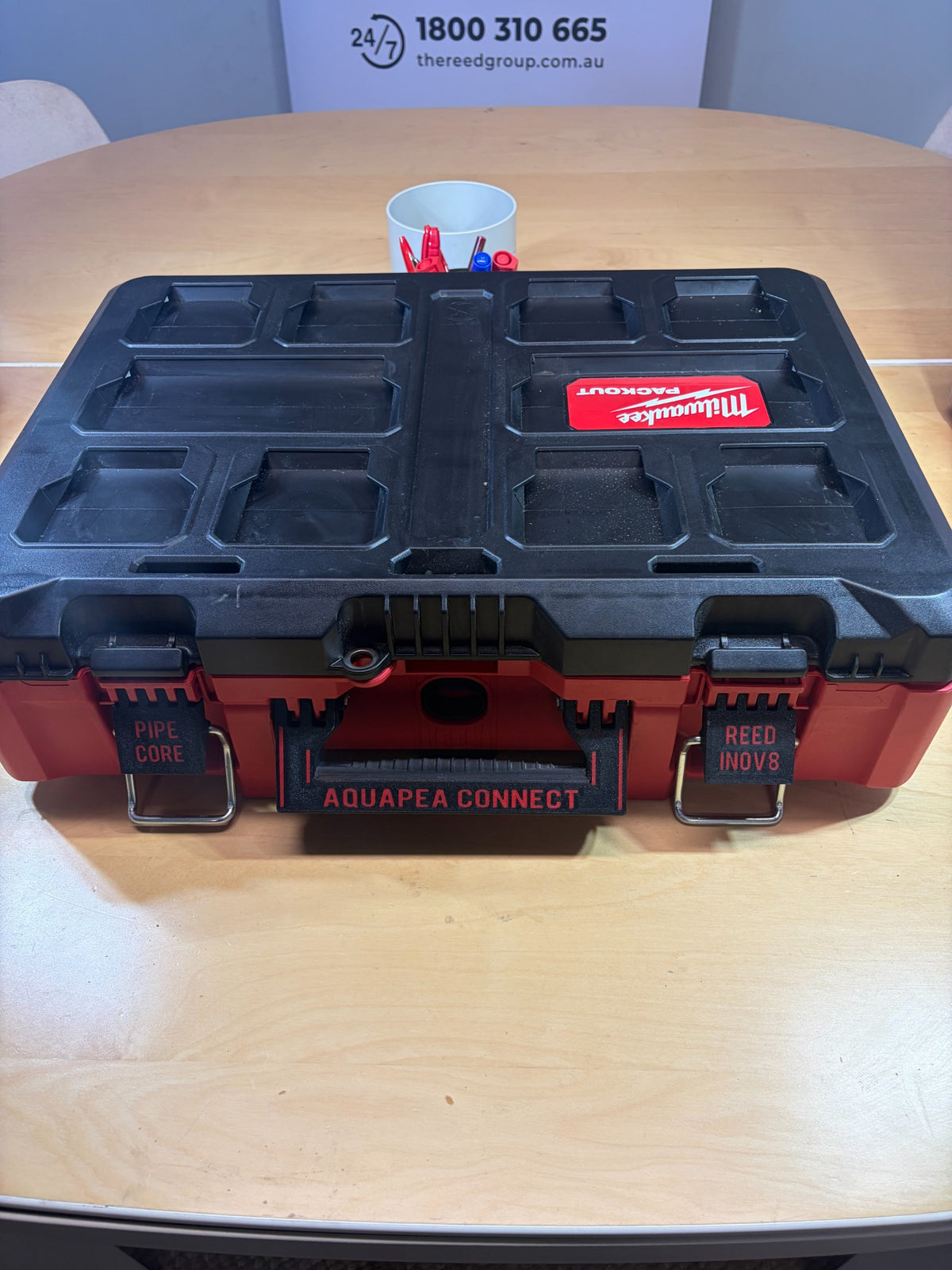 Aquapea Connect closed red and black carry case